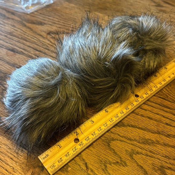 Smartwool Pom Poms from hat beanie grey faux Fur knitting accessory NEW SET OF 3 - Picture 3 of 4